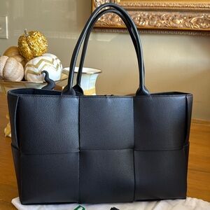 Bottega Veneta Arco Medium Black Tote Bag